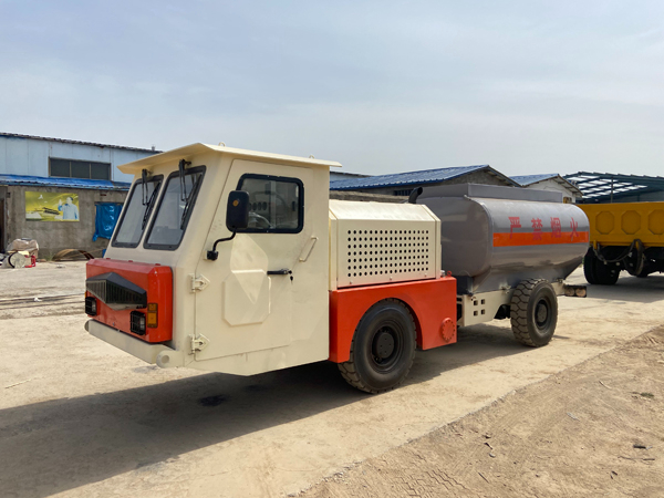 CY-3000 矿用柴油机无轨油料运输车