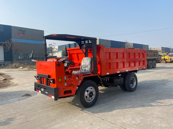 UQ-12地下自卸车